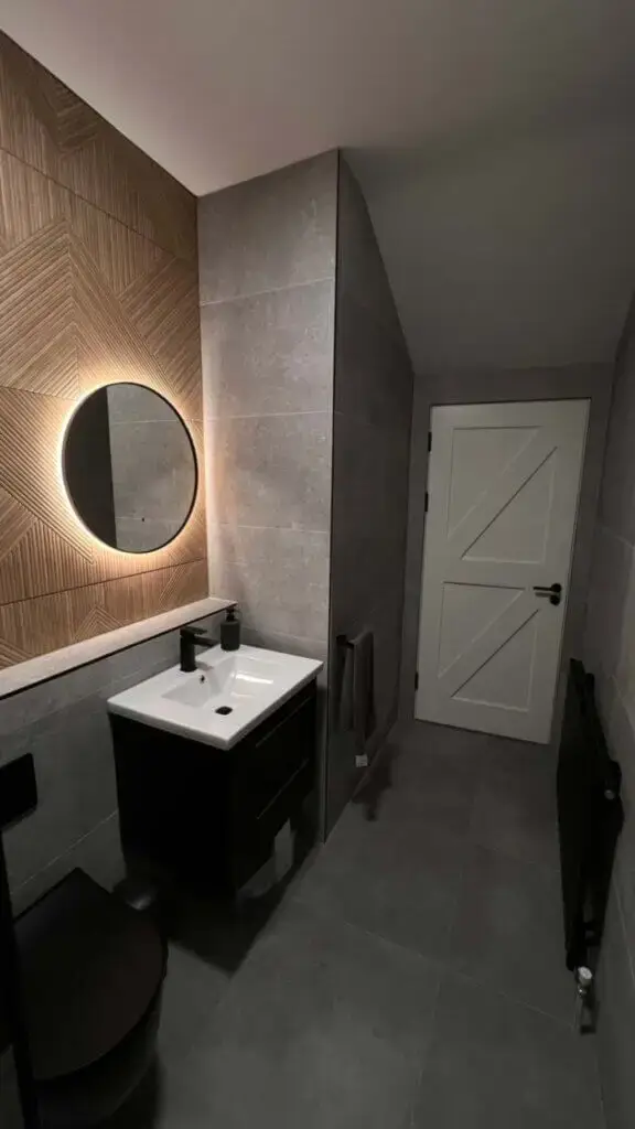 sink-mirror-backlit-woodlike-tiles-sink-black-faucet-dim-granite-barndoor-dim