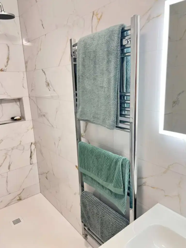 white-marble-tile-radiator-wall-mounted-towels